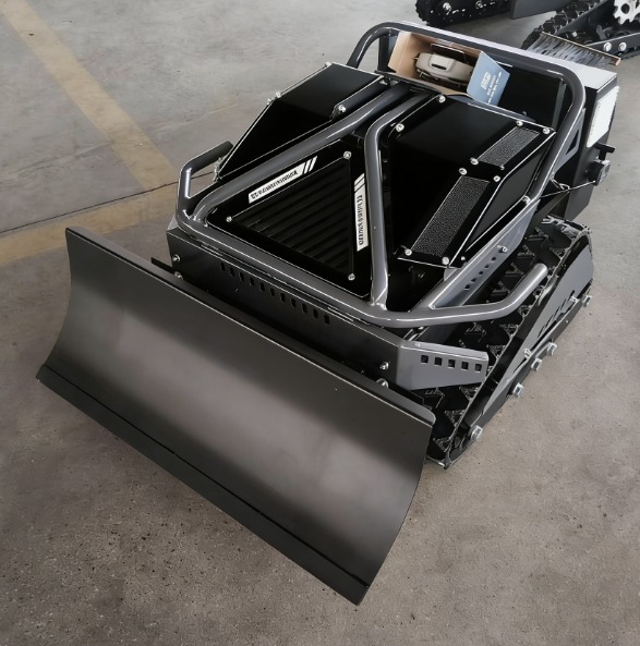 WP-X550 w kolorze czarnym z pługiem