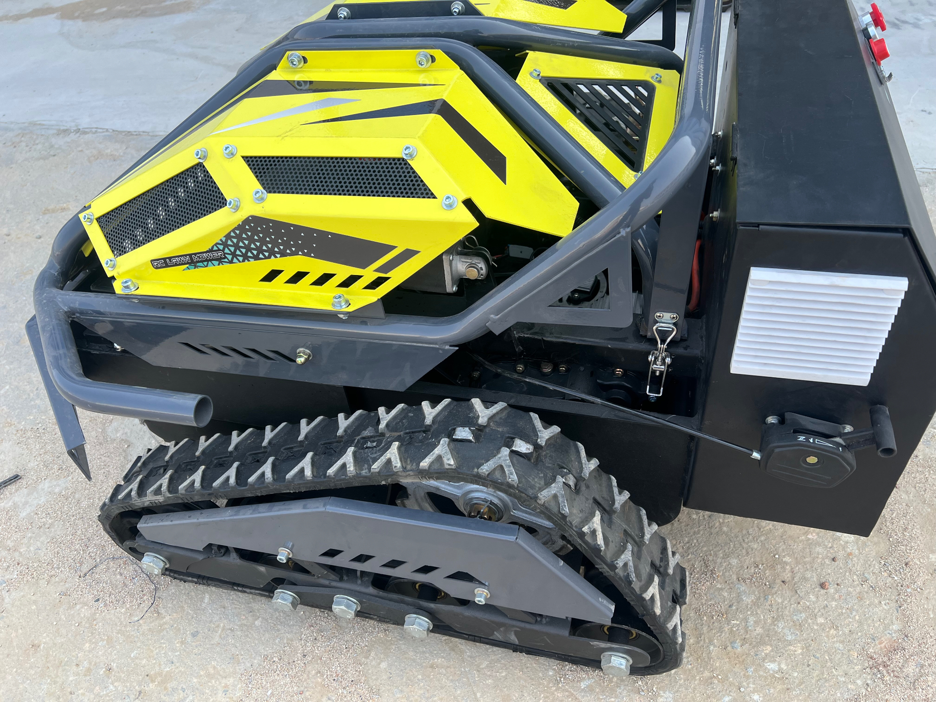 WP-X550 detal gąsienicy gumowej i osłony bocznej