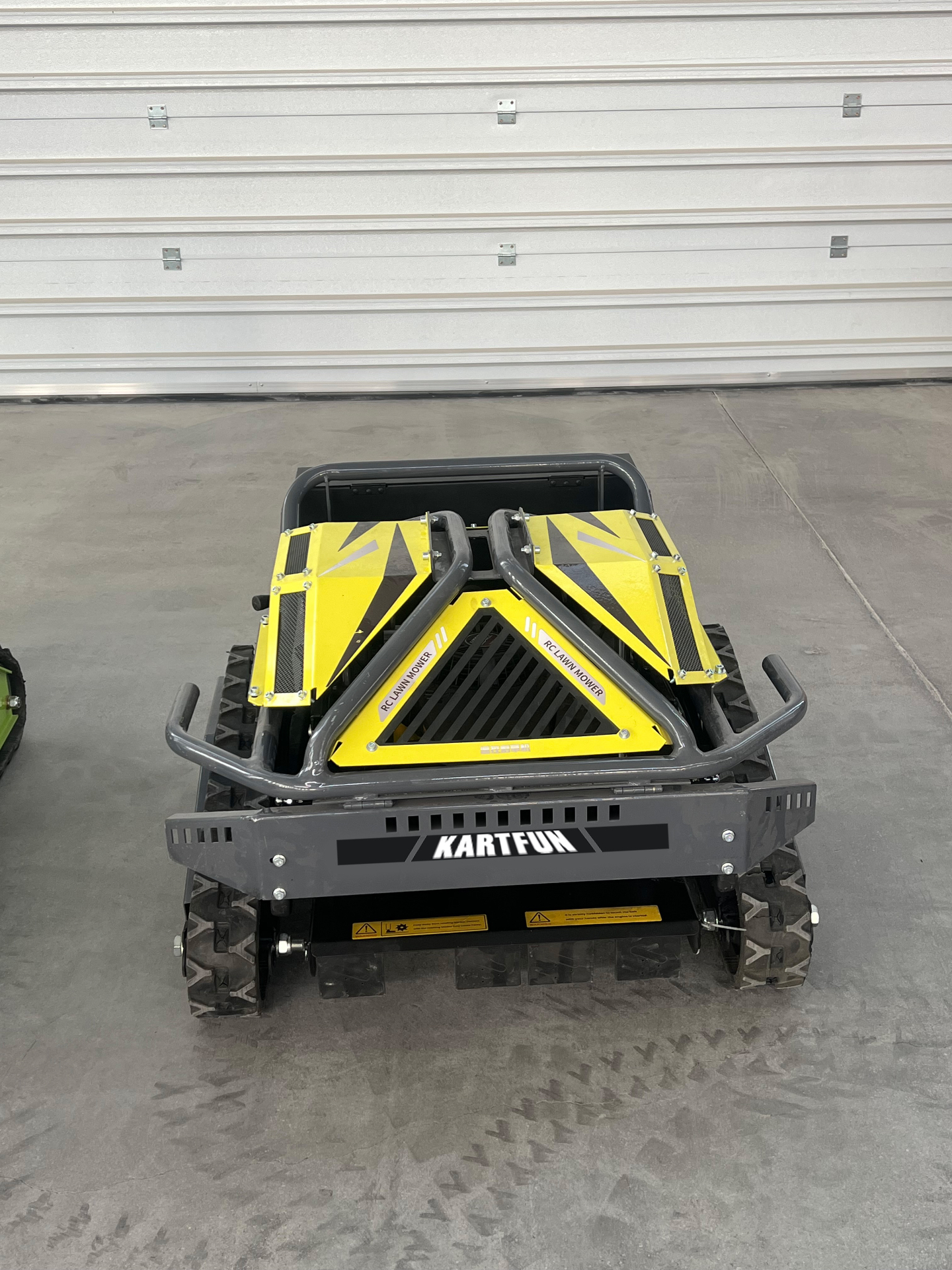 WP-X550 widok z przodu – brand KARTFUN i obudowa układu tnącego