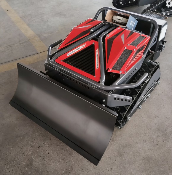 WP-X550 w kolorze czerwonym z pługiem