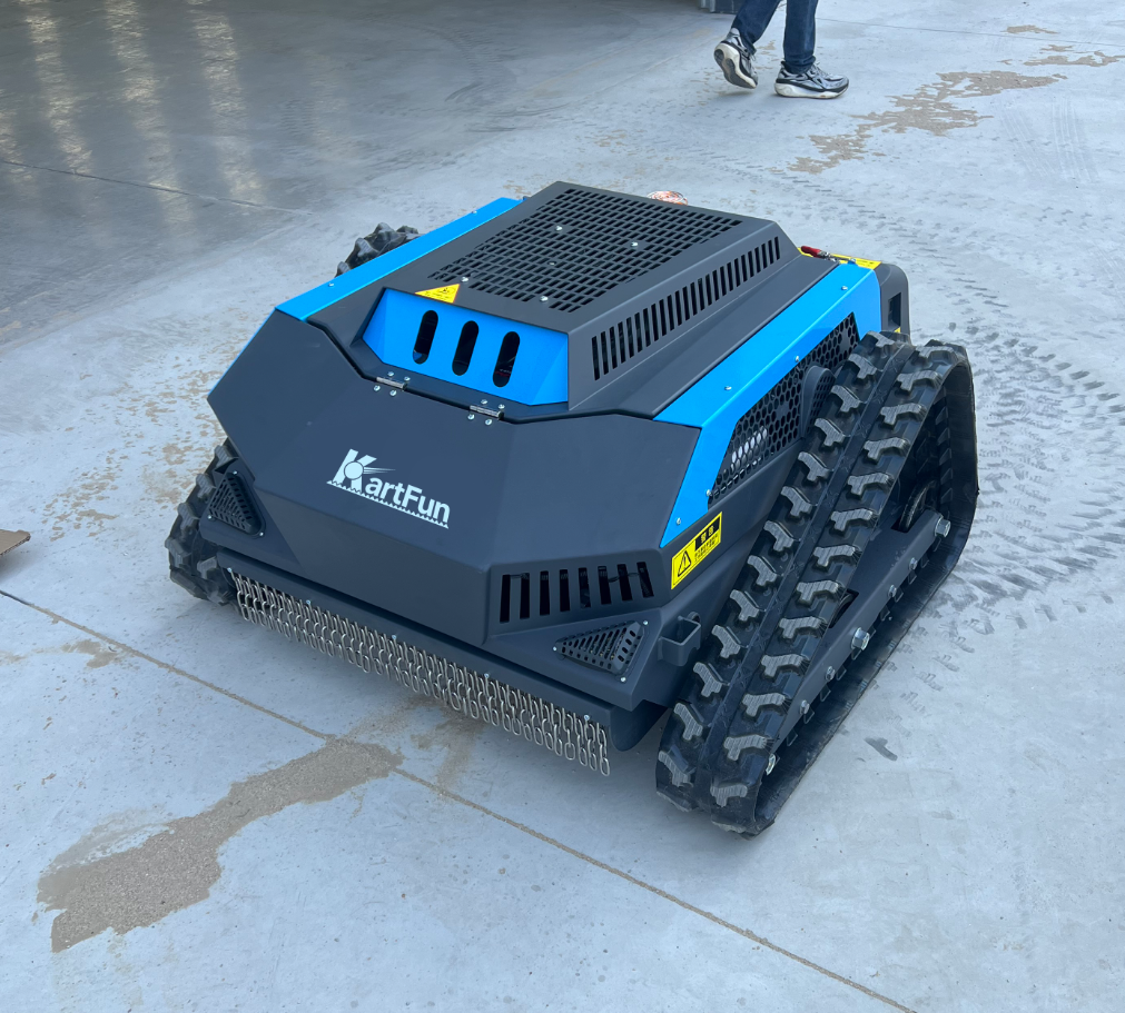 WP-X700 – ujęcie z boku, korpus KartFun na betonie